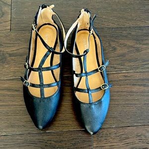 Old navy pointed toe black flats size 8